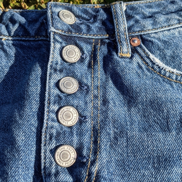 WE THE FREE distressed button fly denim skirt  Size 27 / 4 - Picture 10 of 11